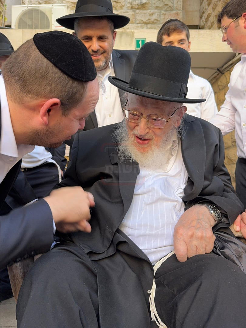 מה חיפשו החוקרים בבית העוזר החרדי? | 'זופניק בכיכר' עם כל התמונות, הנייעס והחשיפות של השבוע