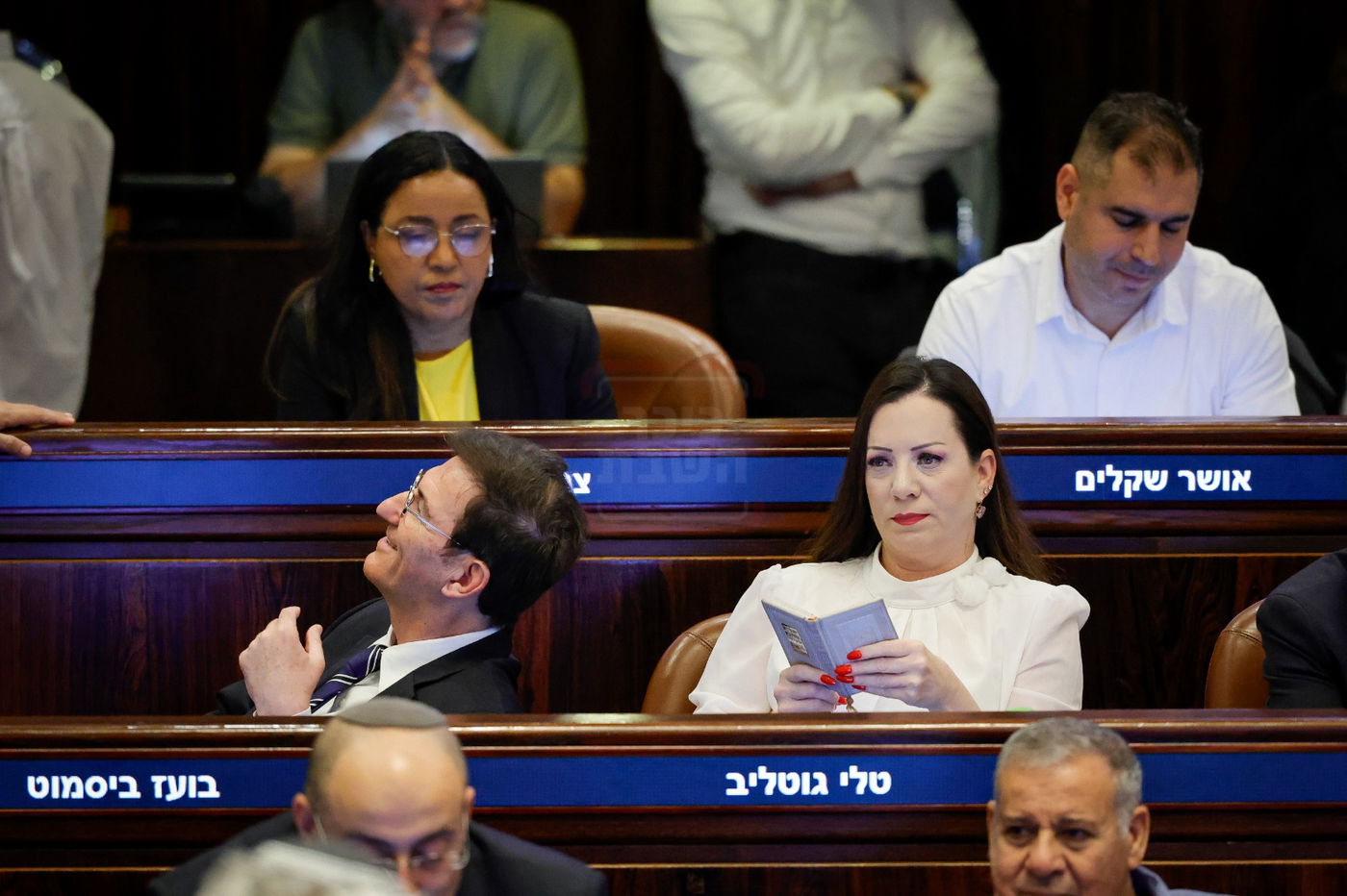 מה חיפשו החוקרים בבית העוזר החרדי? | 'זופניק בכיכר' עם כל התמונות, הנייעס והחשיפות של השבוע