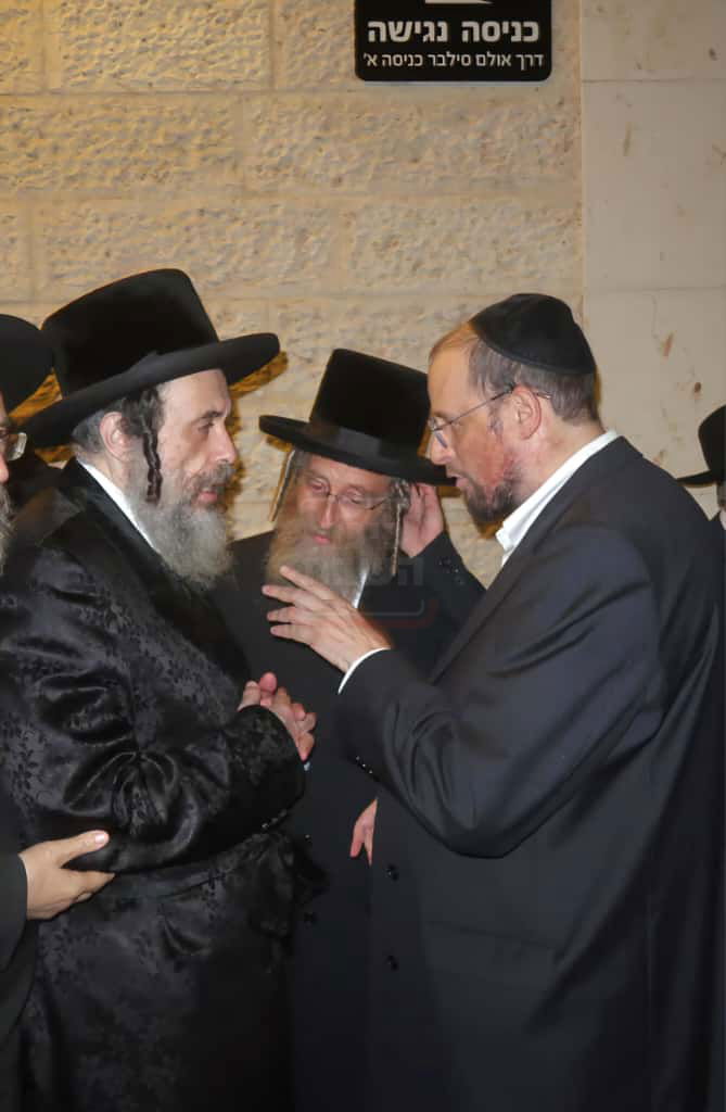 מה חיפשו החוקרים בבית העוזר החרדי? | 'זופניק בכיכר' עם כל התמונות, הנייעס והחשיפות של השבוע