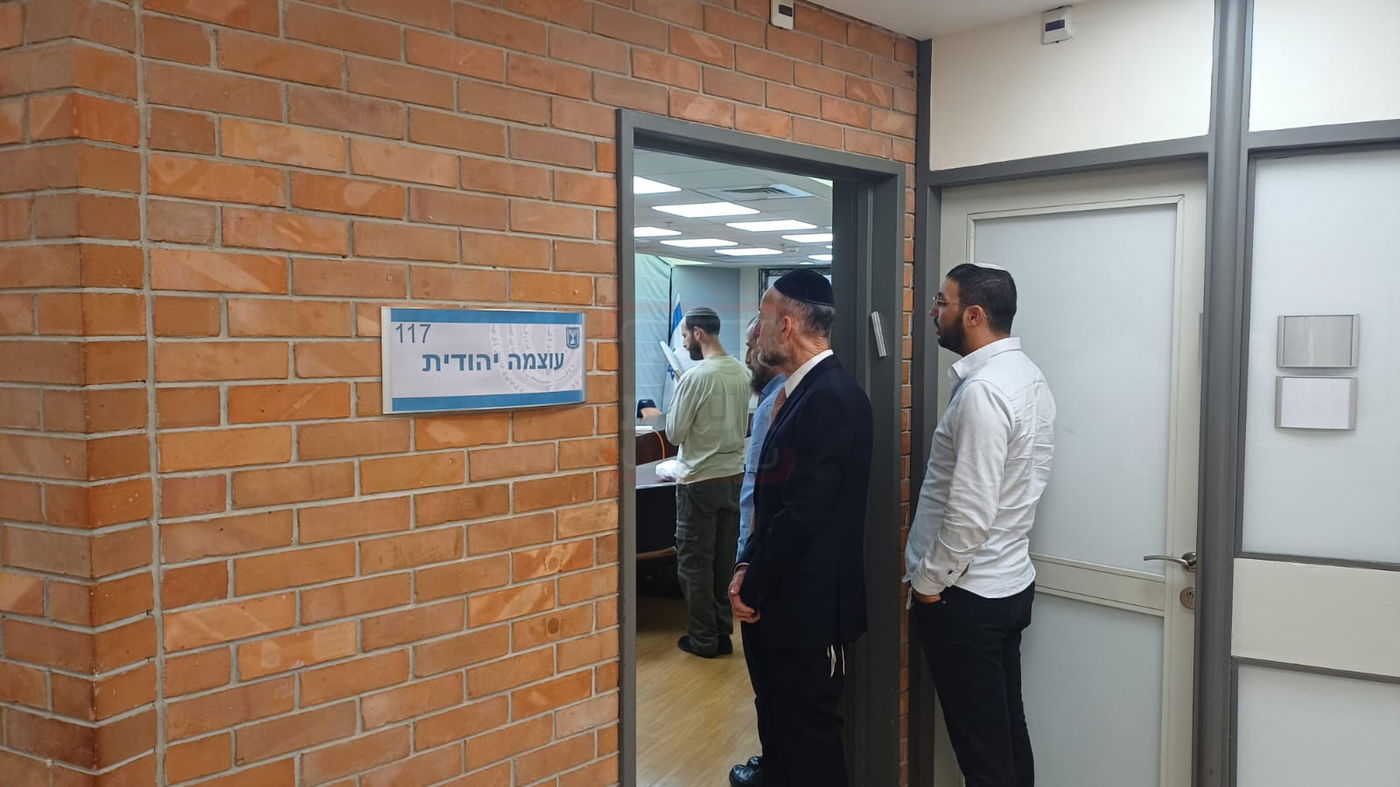 מה חיפשו החוקרים בבית העוזר החרדי? | 'זופניק בכיכר' עם כל התמונות, הנייעס והחשיפות של השבוע