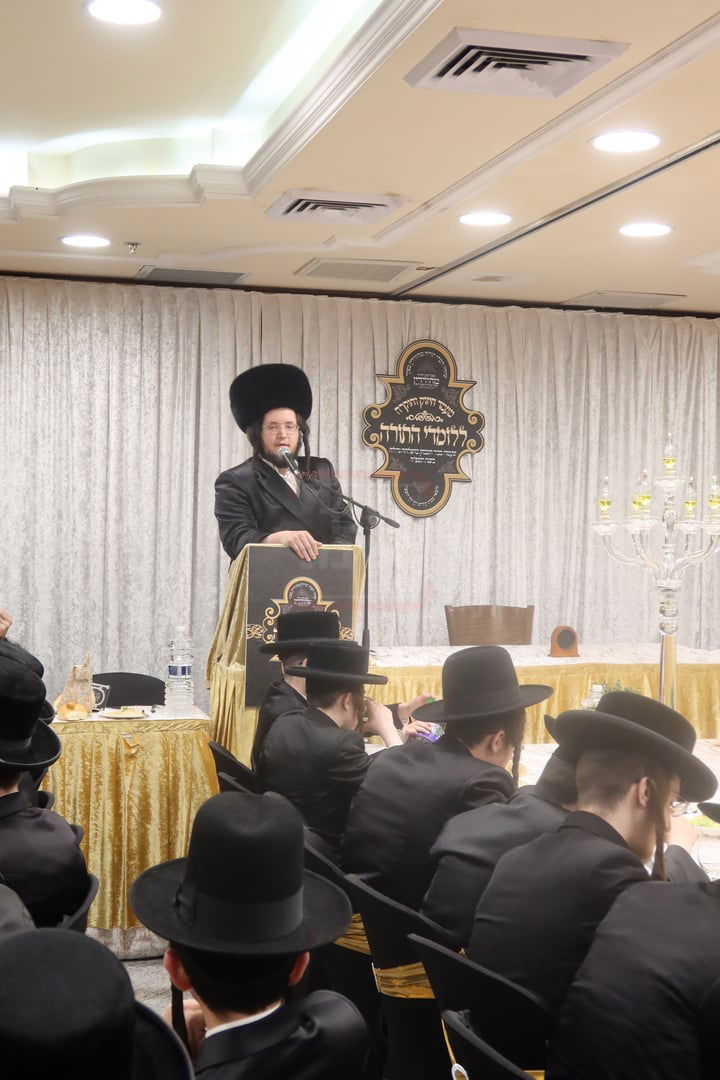 מעמד חלוקת פרסים ב'נחלת יעקב'