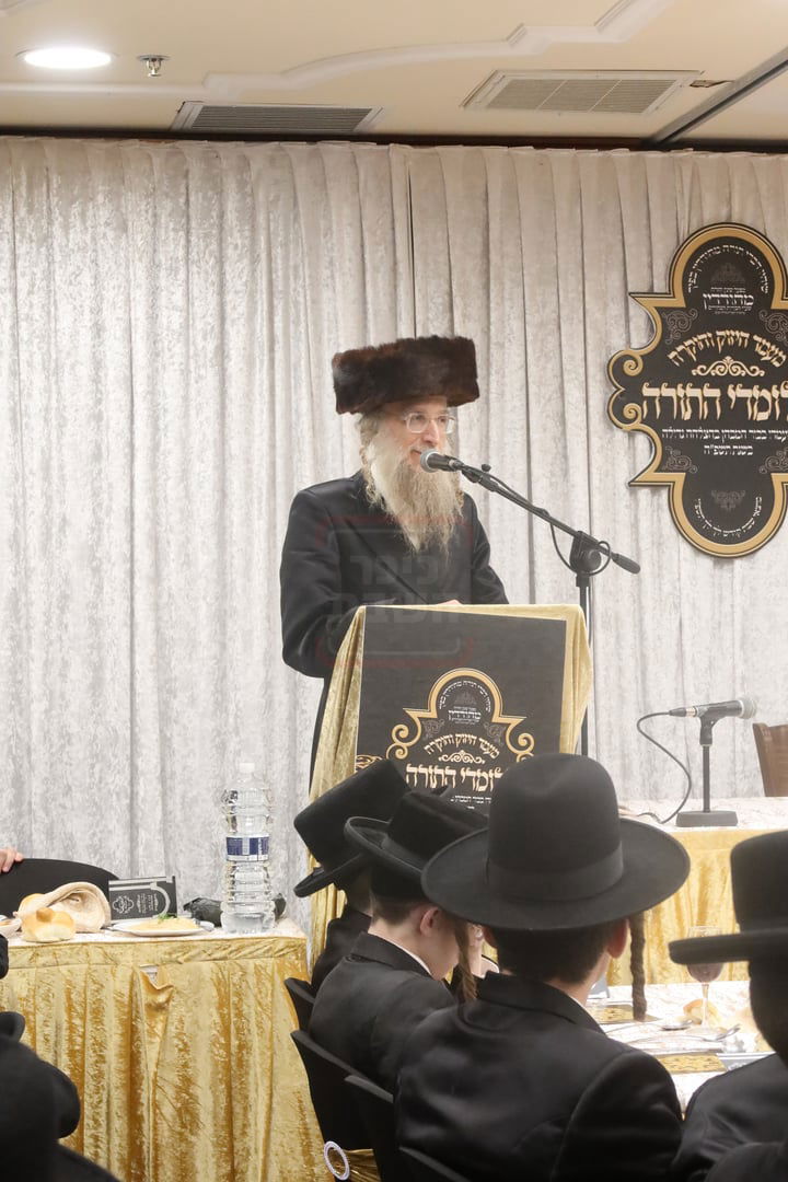 מעמד חלוקת פרסים ב'נחלת יעקב'