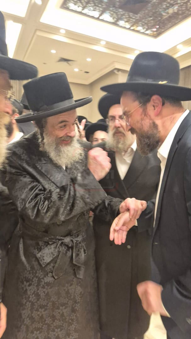 מה חיפשו החוקרים בבית העוזר החרדי? | 'זופניק בכיכר' עם כל התמונות, הנייעס והחשיפות של השבוע