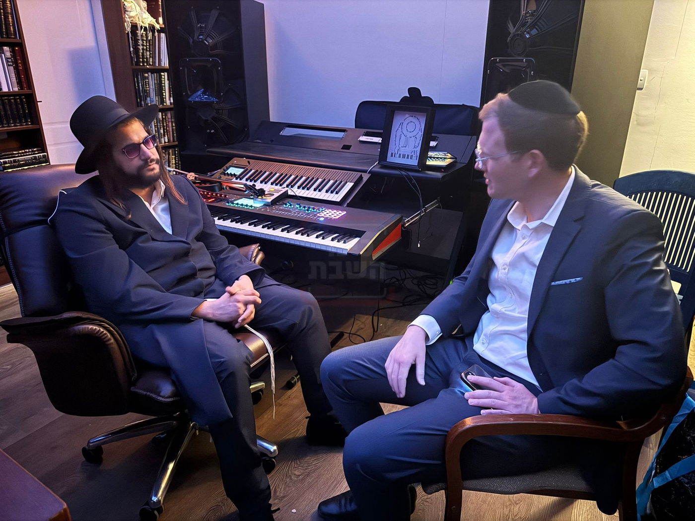 מה חיפשו החוקרים בבית העוזר החרדי? | 'זופניק בכיכר' עם כל התמונות, הנייעס והחשיפות של השבוע