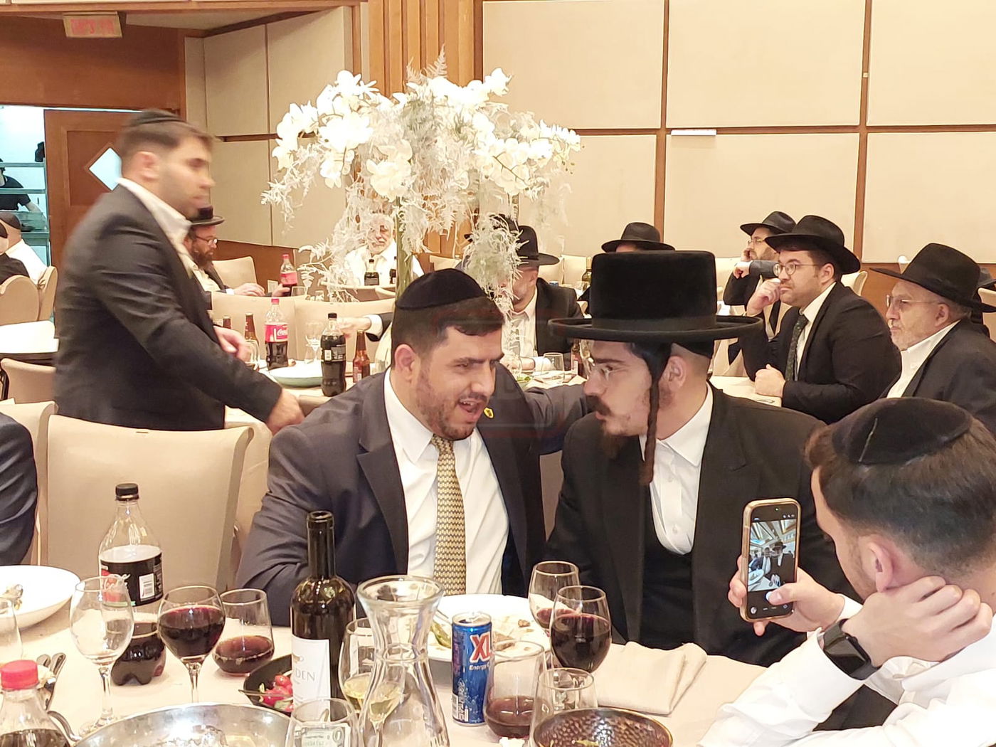 מה חיפשו החוקרים בבית העוזר החרדי? | 'זופניק בכיכר' עם כל התמונות, הנייעס והחשיפות של השבוע