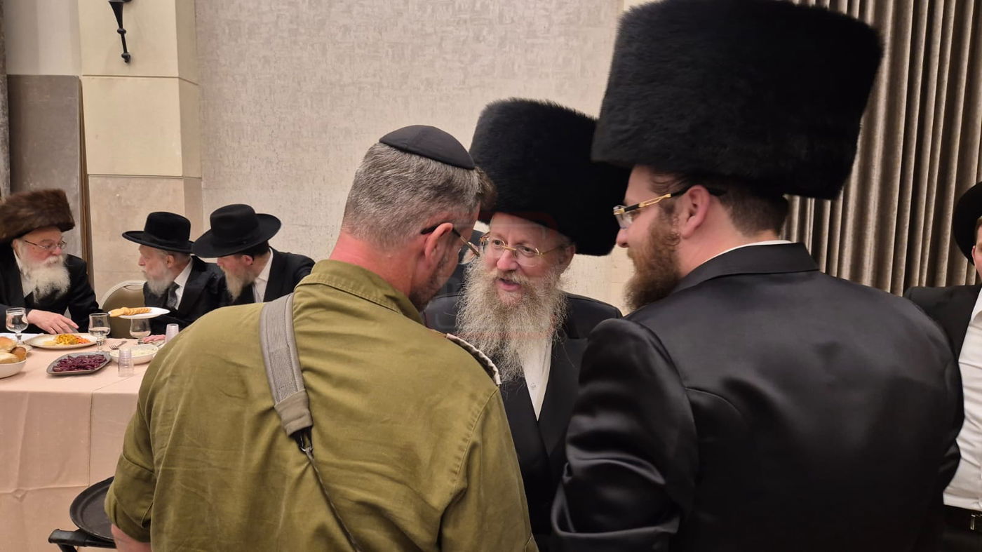 מה חיפשו החוקרים בבית העוזר החרדי? | 'זופניק בכיכר' עם כל התמונות, הנייעס והחשיפות של השבוע