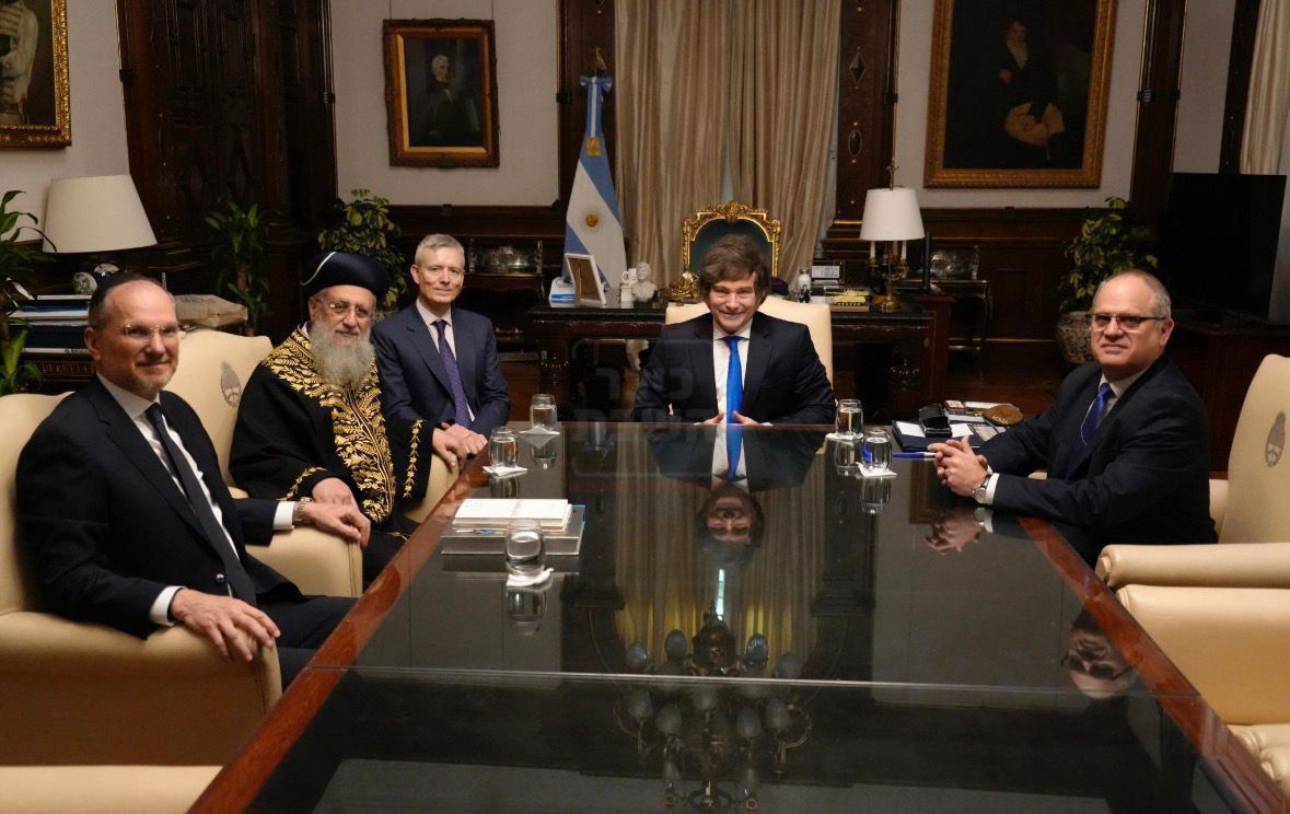 מה חיפשו החוקרים בבית העוזר החרדי? | 'זופניק בכיכר' עם כל התמונות, הנייעס והחשיפות של השבוע