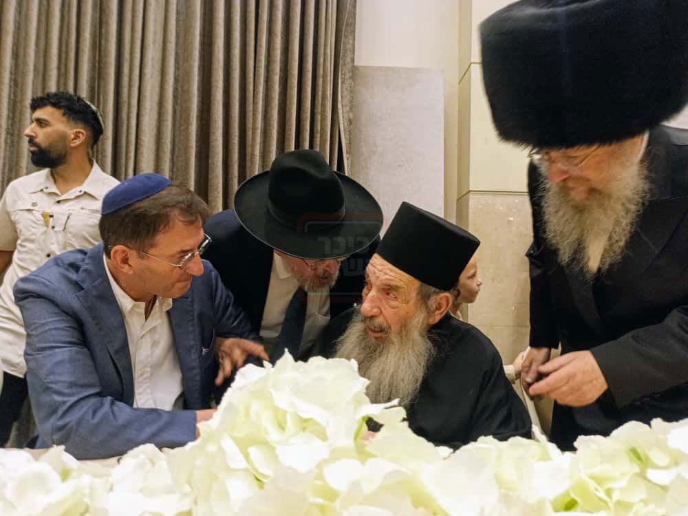 מה חיפשו החוקרים בבית העוזר החרדי? | 'זופניק בכיכר' עם כל התמונות, הנייעס והחשיפות של השבוע