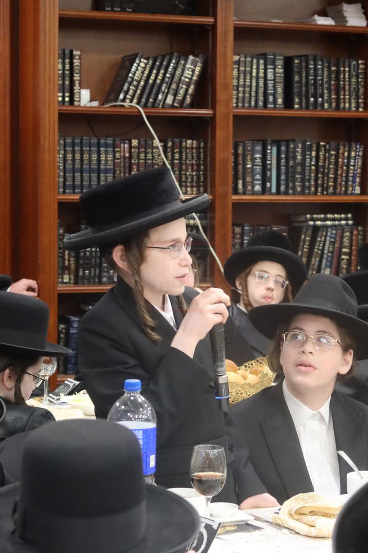 מעמד חלוקת פרסים ב'נחלת יעקב'