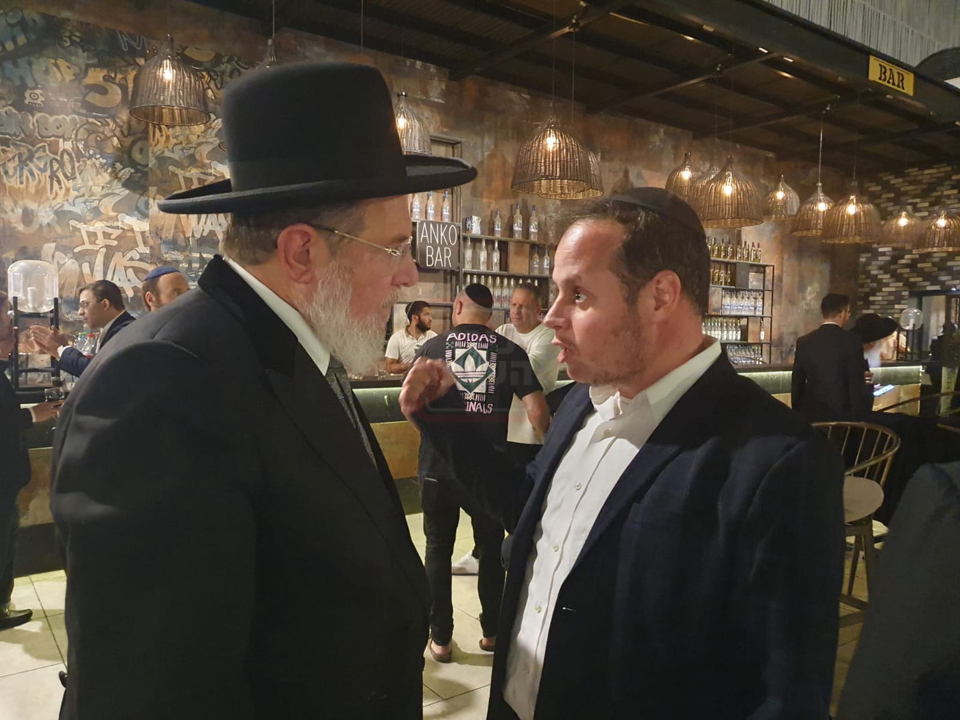 מה חיפשו החוקרים בבית העוזר החרדי? | 'זופניק בכיכר' עם כל התמונות, הנייעס והחשיפות של השבוע