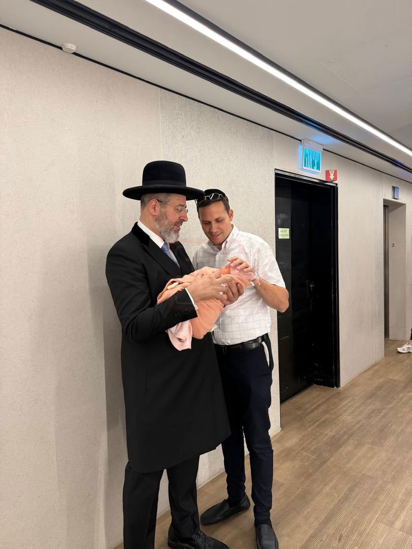 מה חיפשו החוקרים בבית העוזר החרדי? | 'זופניק בכיכר' עם כל התמונות, הנייעס והחשיפות של השבוע