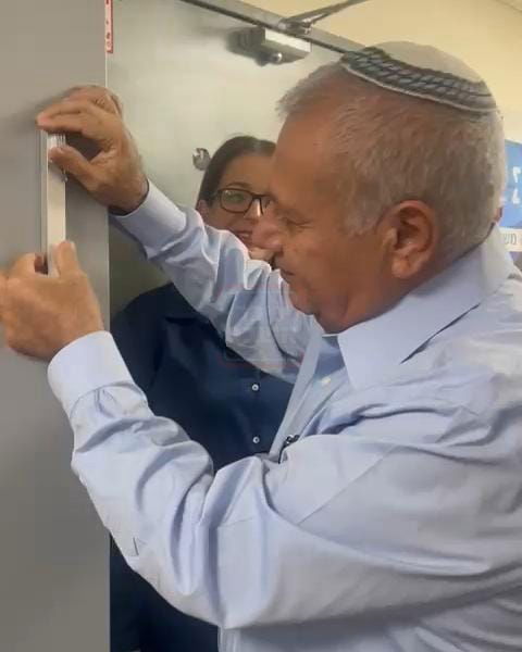 מה חיפשו החוקרים בבית העוזר החרדי? | 'זופניק בכיכר' עם כל התמונות, הנייעס והחשיפות של השבוע