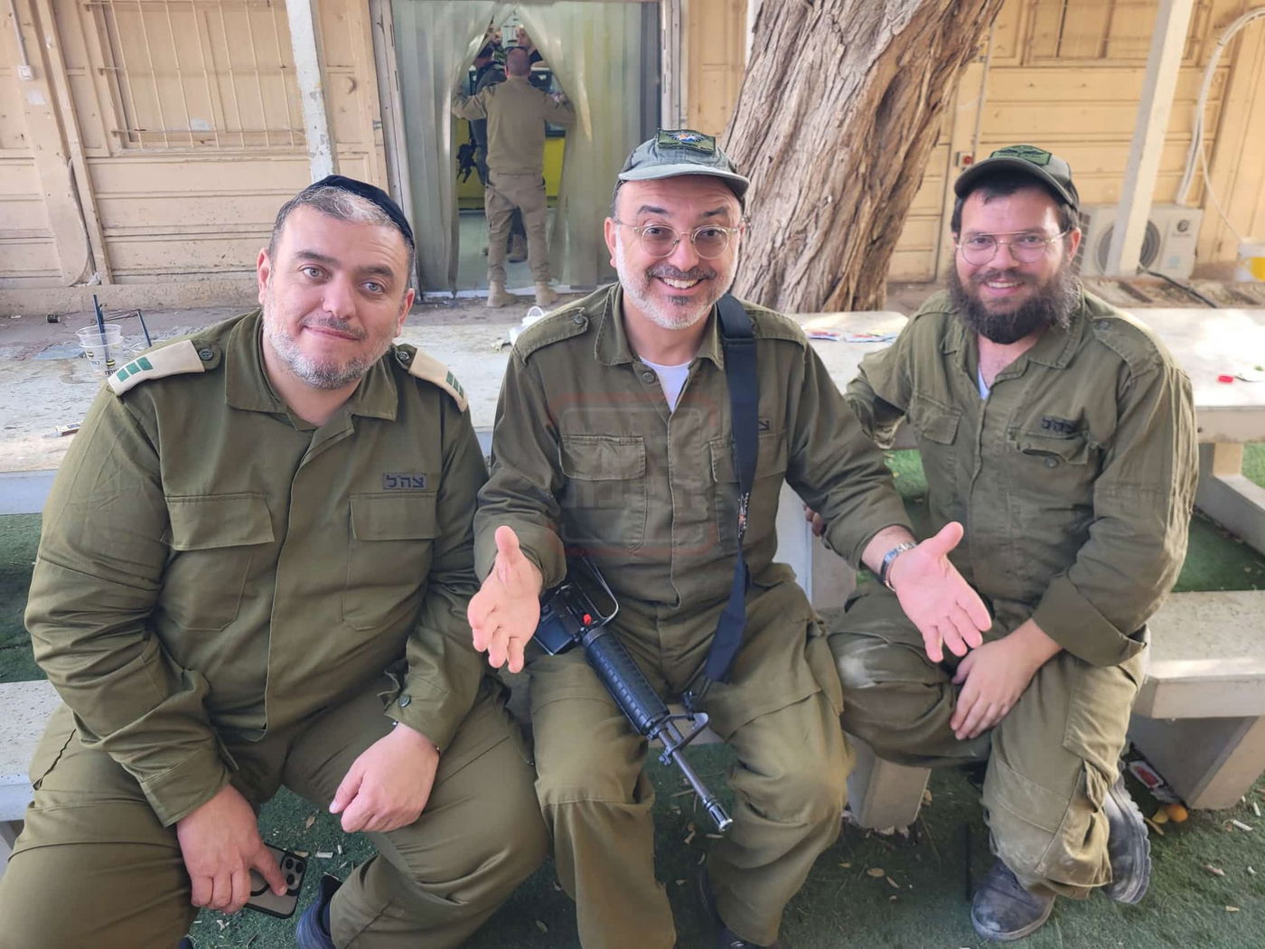 מה חיפשו החוקרים בבית העוזר החרדי? | 'זופניק בכיכר' עם כל התמונות, הנייעס והחשיפות של השבוע