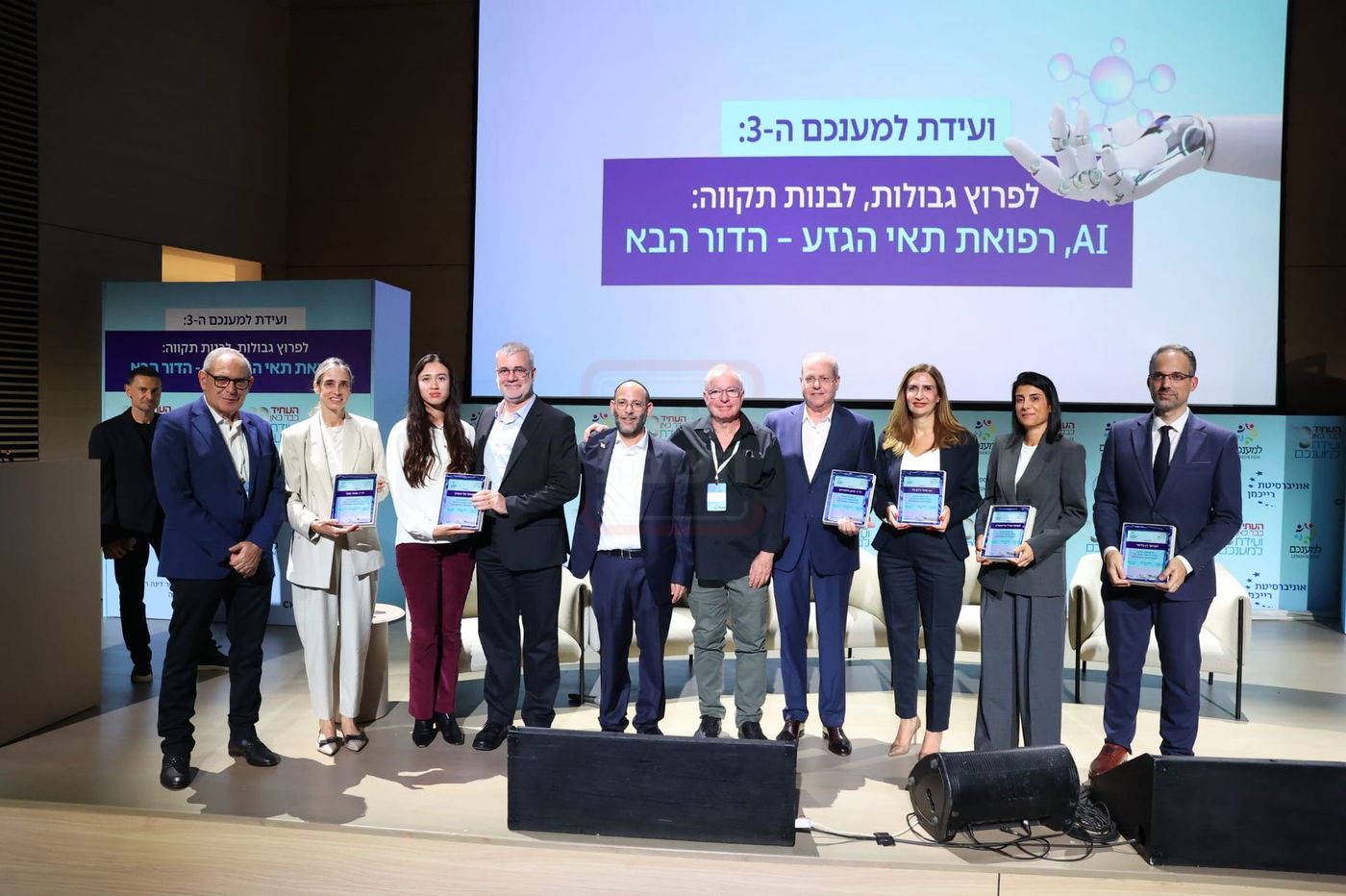 מה חיפשו החוקרים בבית העוזר החרדי? | 'זופניק בכיכר' עם כל התמונות, הנייעס והחשיפות של השבוע