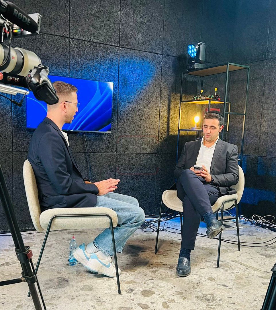 מה חיפשו החוקרים בבית העוזר החרדי? | 'זופניק בכיכר' עם כל התמונות, הנייעס והחשיפות של השבוע