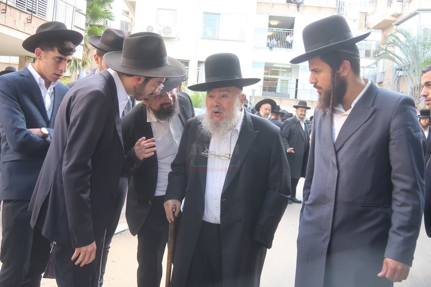 הגאון רבי עמנואל טולידנו בהלוויה