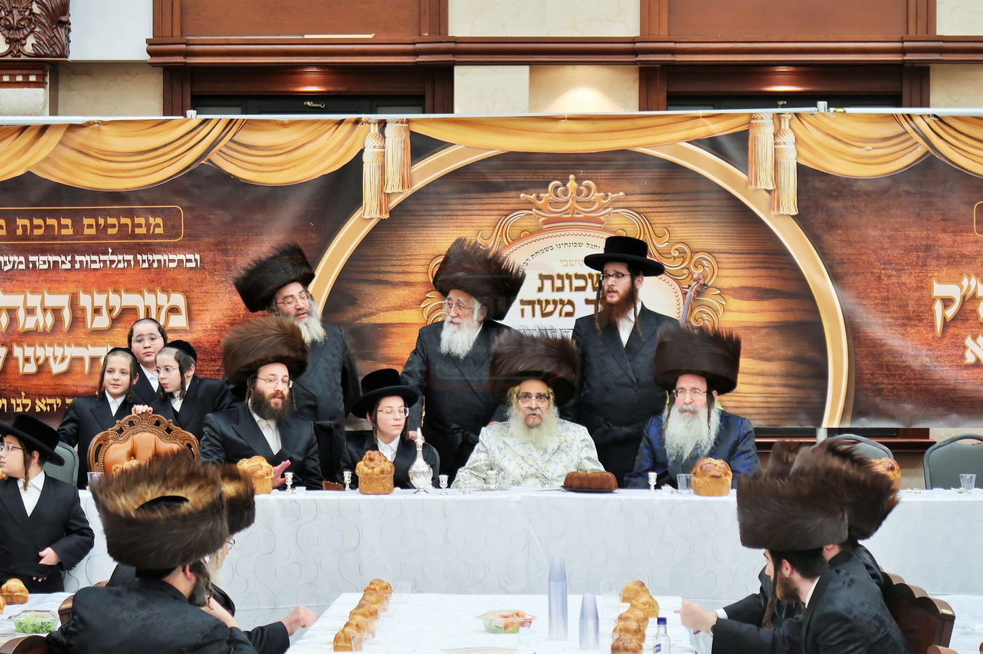 האדמו"ר מסאטמר בבר מצווה לנינו לפני היציאה לארה"ק