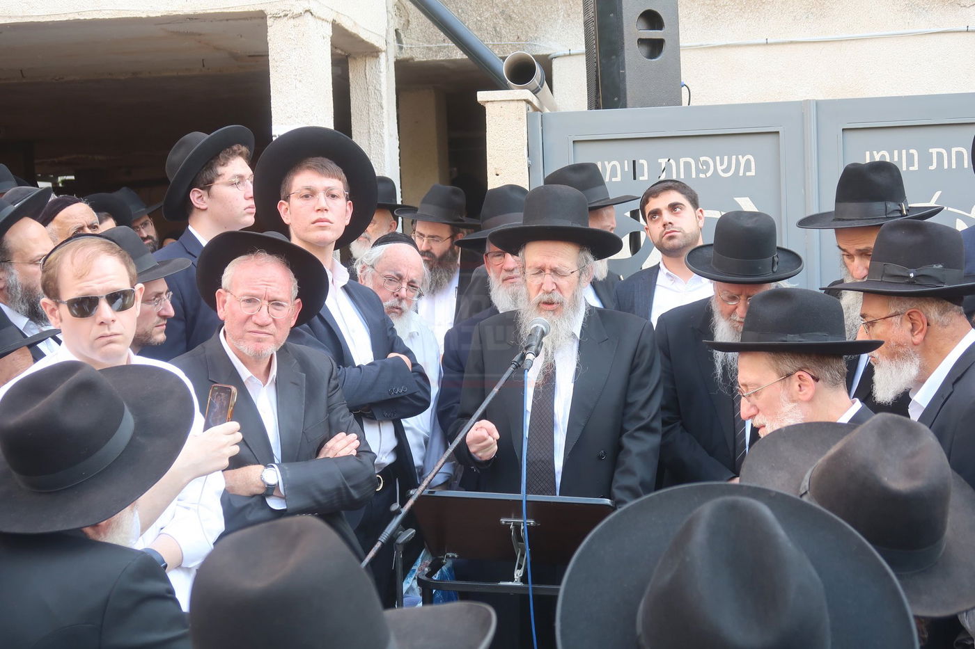 הלוויית הגאון רבי אליהו רפול זצ"ל