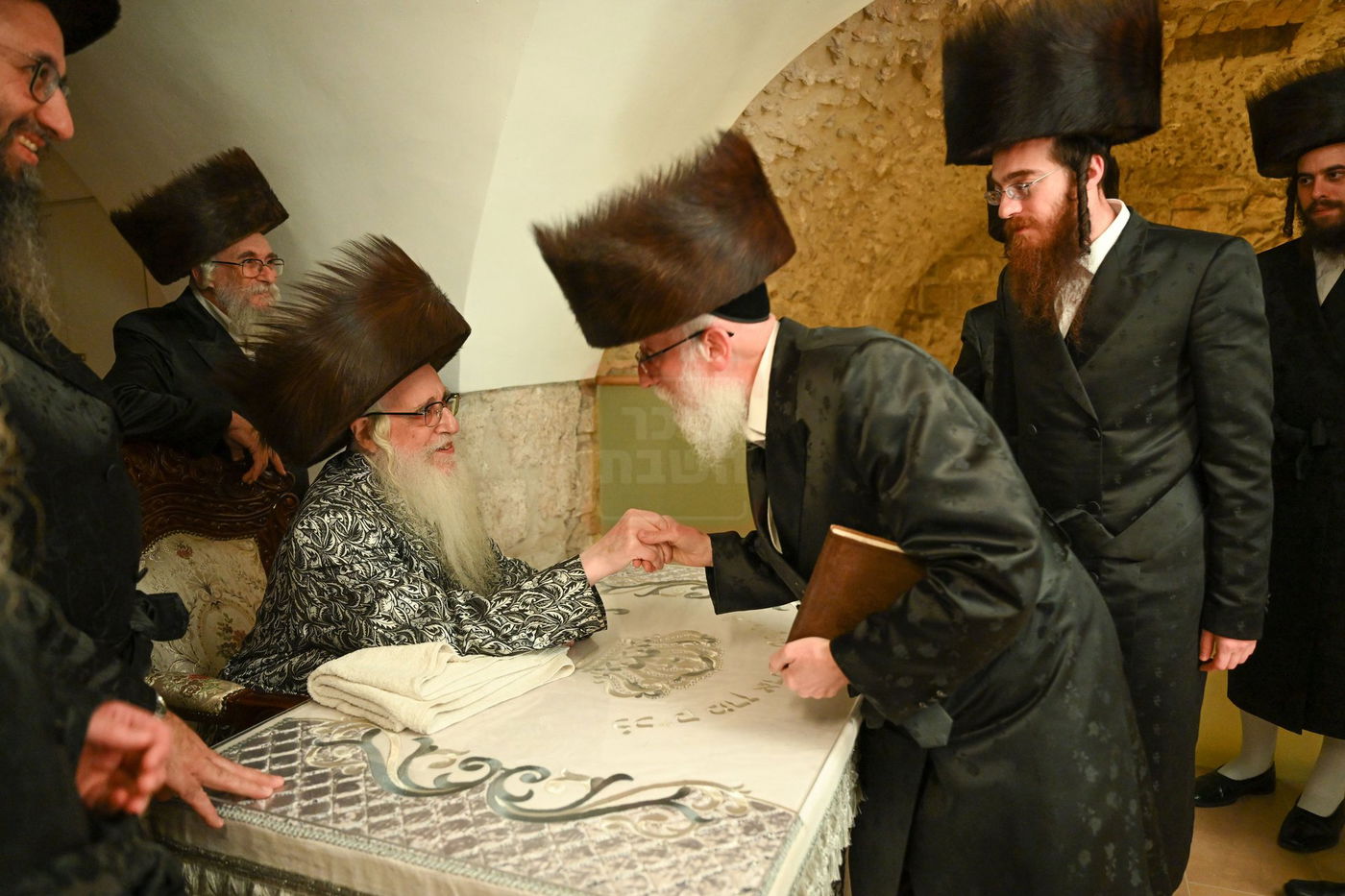 האדמו"ר מצאנז בערב שב"ק בכותל המערבי