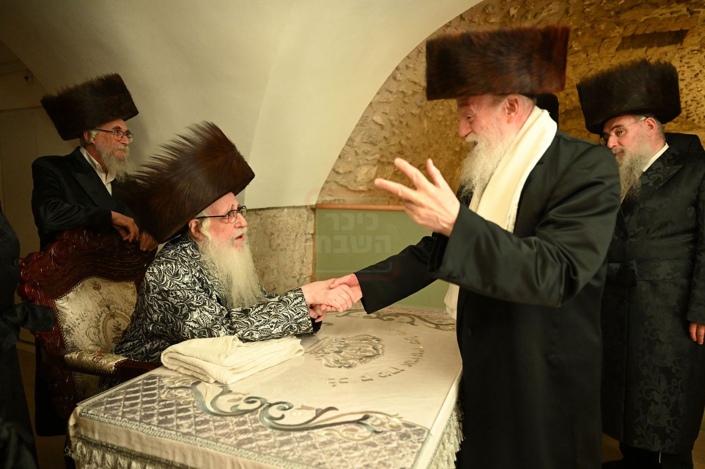 האדמו"ר מצאנז בערב שב"ק בכותל המערבי