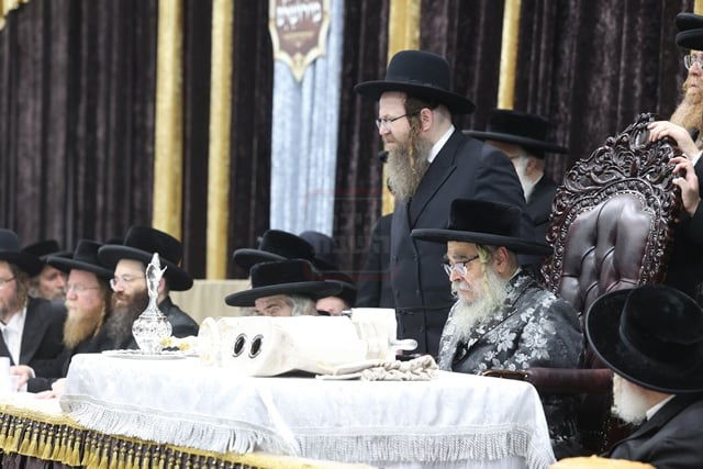 מעמד קבלת הפנים להאדמו"ר מסאטמר בשילוב סיום כתיבת ס"ת