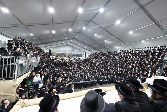 מעמד קבלת הפנים להאדמו"ר מסאטמר בשילוב סיום כתיבת ס"ת