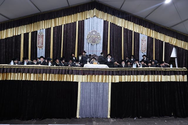 מעמד קבלת הפנים להאדמו"ר מסאטמר בשילוב סיום כתיבת ס"ת