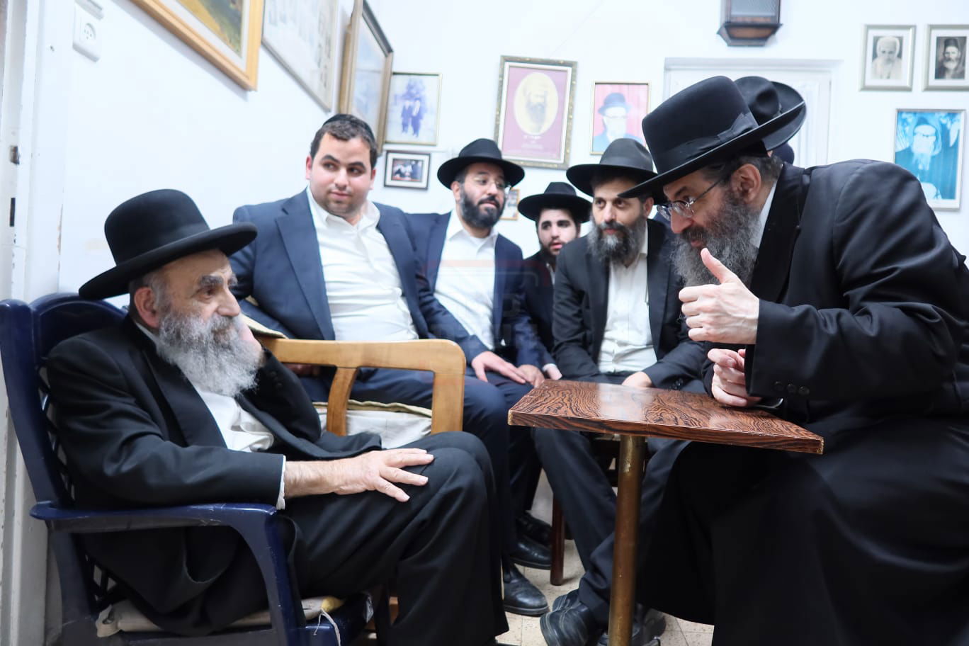 ניחום אבלים אצל הגר"מ צדקה