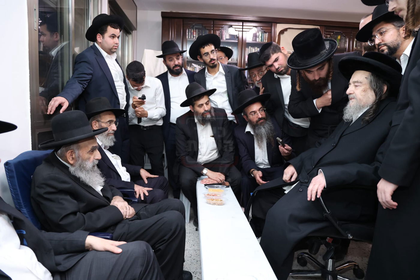 ניחום אבלים אצל הגר"מ צדקה