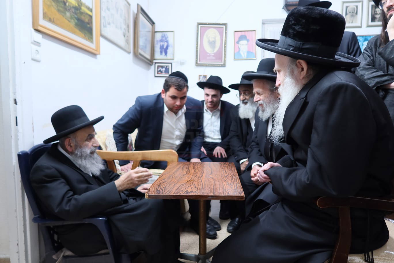 ניחום אבלים אצל הגר"מ צדקה