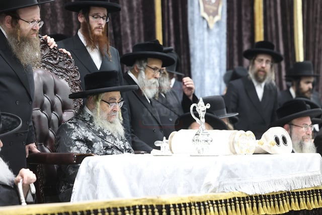 מעמד קבלת הפנים להאדמו"ר מסאטמר בשילוב סיום כתיבת ס"ת