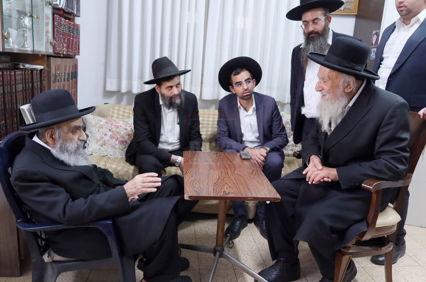 ניחום אבלים אצל הגר"מ צדקה