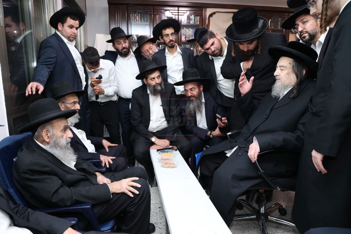 ניחום אבלים אצל הגר"מ צדקה