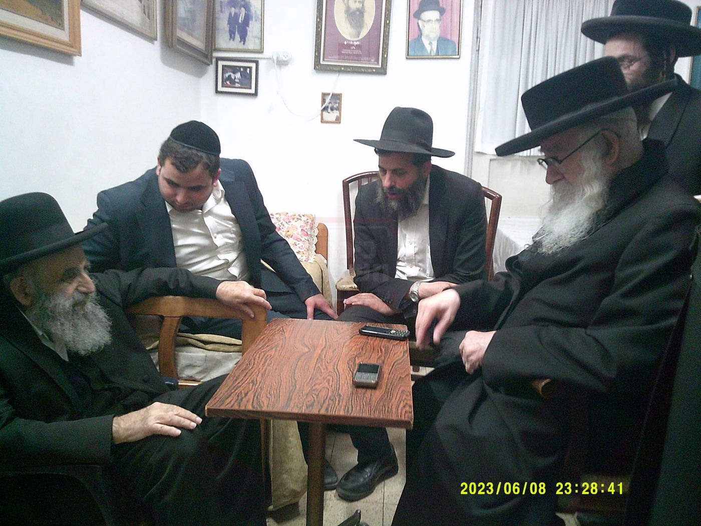 ניחום אבלים אצל הגר"מ צדקה