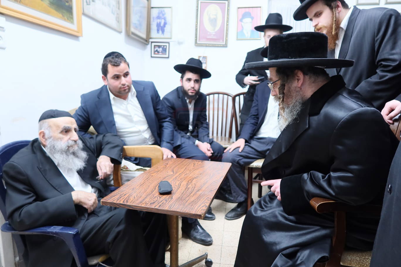 ניחום אבלים אצל הגר"מ צדקה