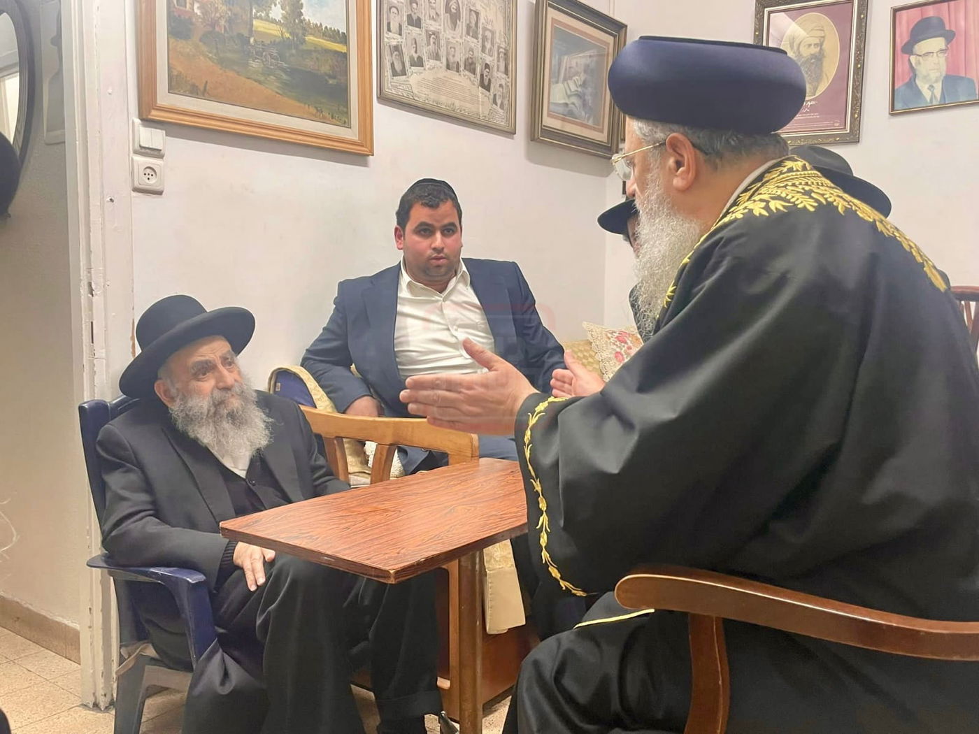 ניחום אבלים אצל הגר"מ צדקה