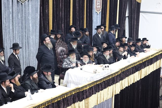 מעמד קבלת הפנים להאדמו"ר מסאטמר בשילוב סיום כתיבת ס"ת