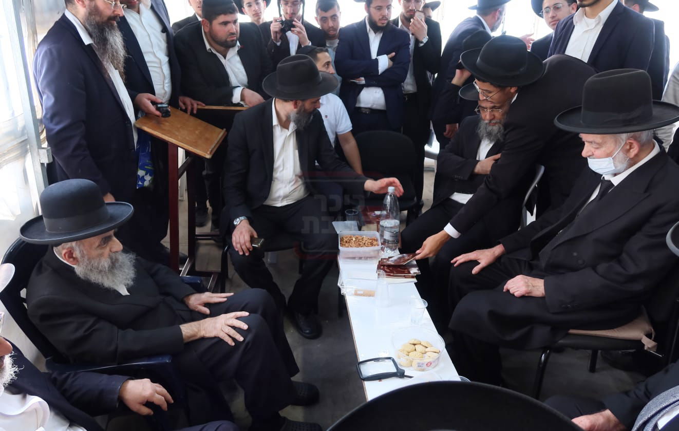 ניחום אבלים אצל הגר"מ צדקה