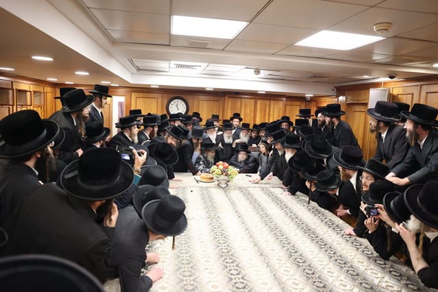 האדמו"ר מסאטמר בביקור אצל האדמו"ר מבעלזא