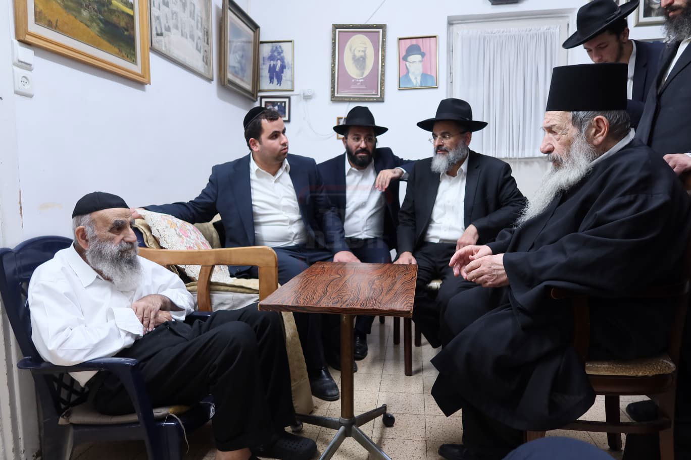 ניחום אבלים אצל הגר"מ צדקה