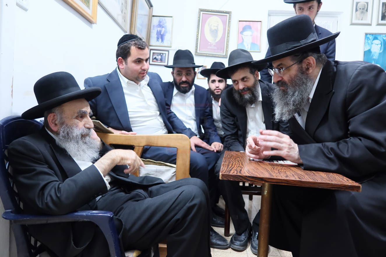 ניחום אבלים אצל הגר"מ צדקה