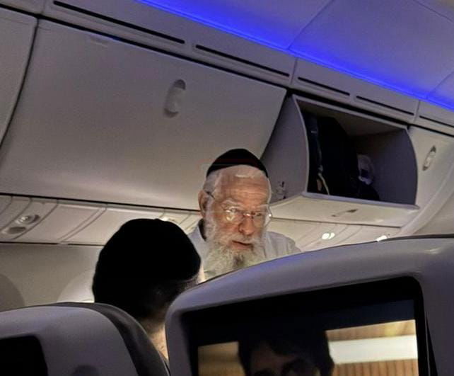 חור קטן במכנסיו של הפרשן | 'זופניק בכיכר' עם כל התמונות, הנייעס והחשיפות של השבוע