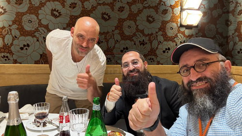 חור קטן במכנסיו של הפרשן | 'זופניק בכיכר' עם כל התמונות, הנייעס והחשיפות של השבוע
