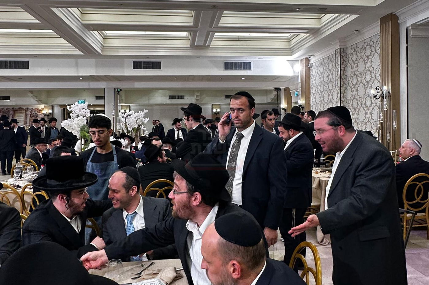 חור קטן במכנסיו של הפרשן | 'זופניק בכיכר' עם כל התמונות, הנייעס והחשיפות של השבוע