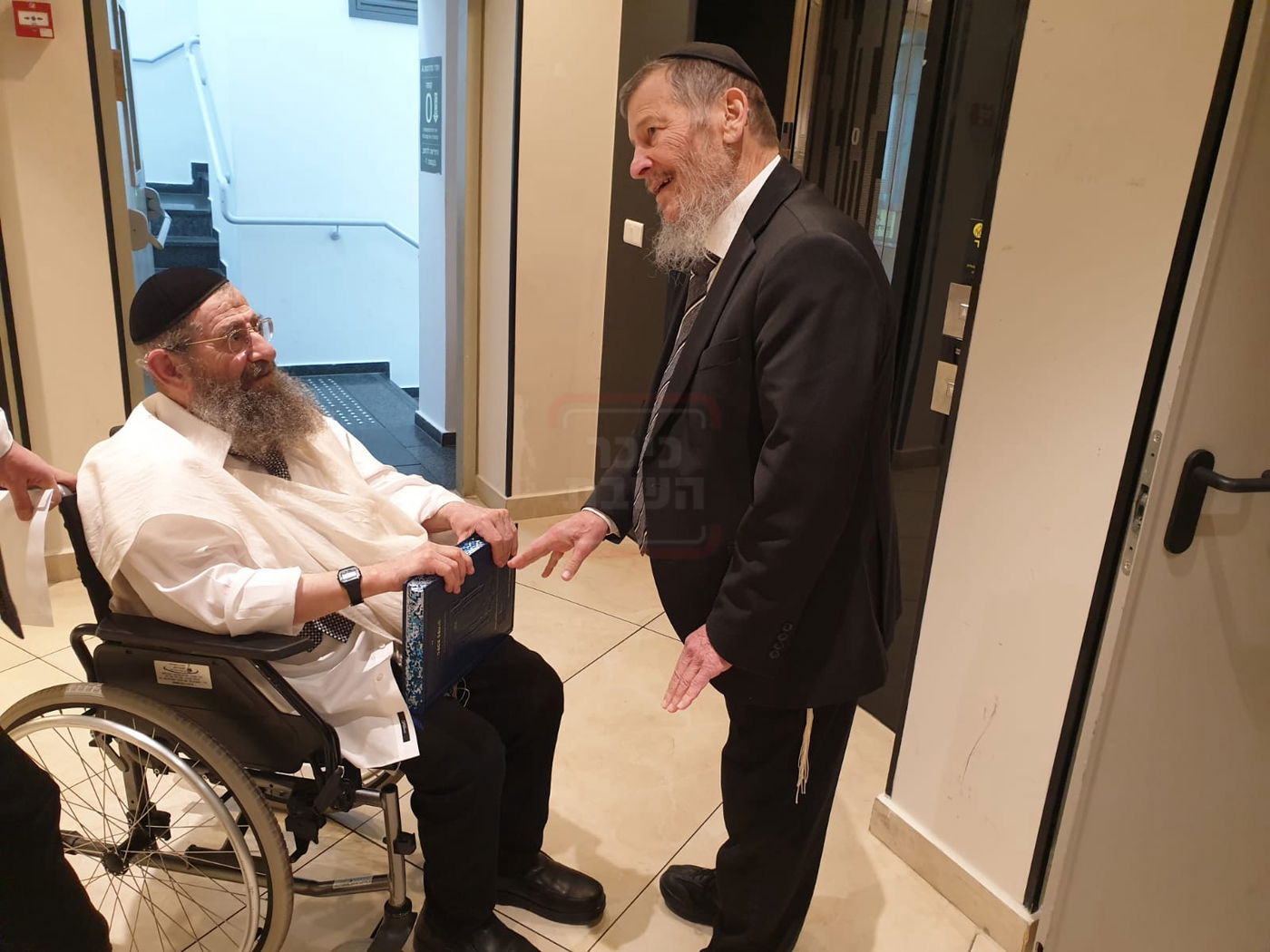 חור קטן במכנסיו של הפרשן | 'זופניק בכיכר' עם כל התמונות, הנייעס והחשיפות של השבוע