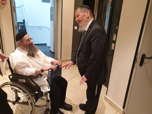 חור קטן במכנסיו של הפרשן | 'זופניק בכיכר' עם כל התמונות, הנייעס והחשיפות של השבוע