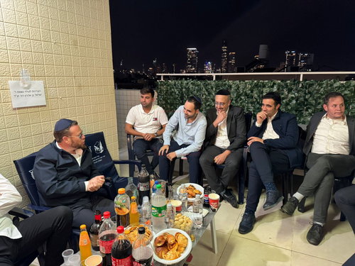 חור קטן במכנסיו של הפרשן | 'זופניק בכיכר' עם כל התמונות, הנייעס והחשיפות של השבוע