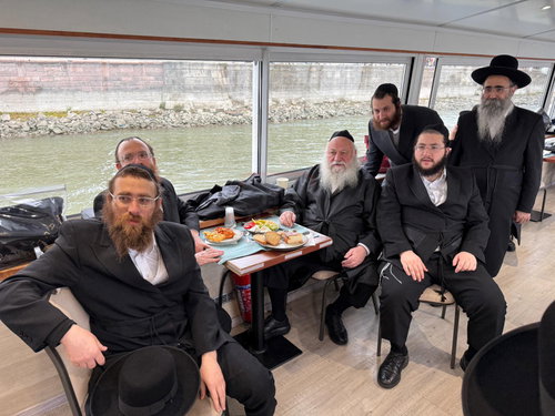 חור קטן במכנסיו של הפרשן | 'זופניק בכיכר' עם כל התמונות, הנייעס והחשיפות של השבוע