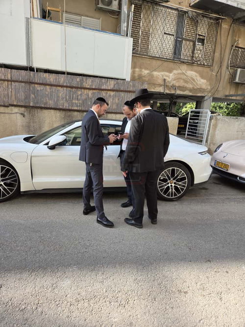 חור קטן במכנסיו של הפרשן | 'זופניק בכיכר' עם כל התמונות, הנייעס והחשיפות של השבוע
