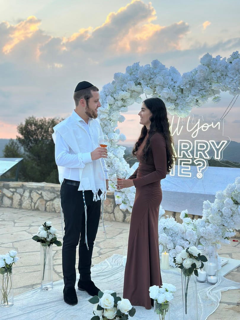 חור קטן במכנסיו של הפרשן | 'זופניק בכיכר' עם כל התמונות, הנייעס והחשיפות של השבוע